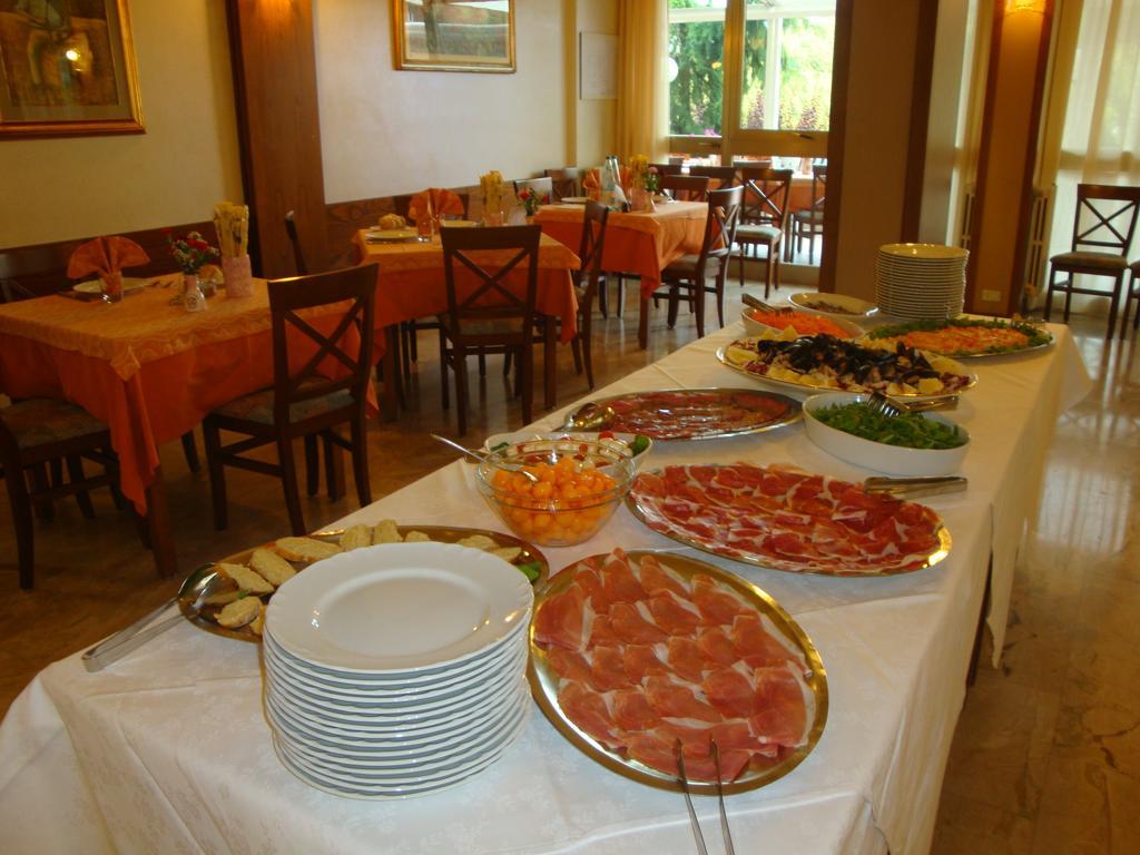 Albergo Hotel Garden Ristorante Tabiano Terme Екстер'єр фото